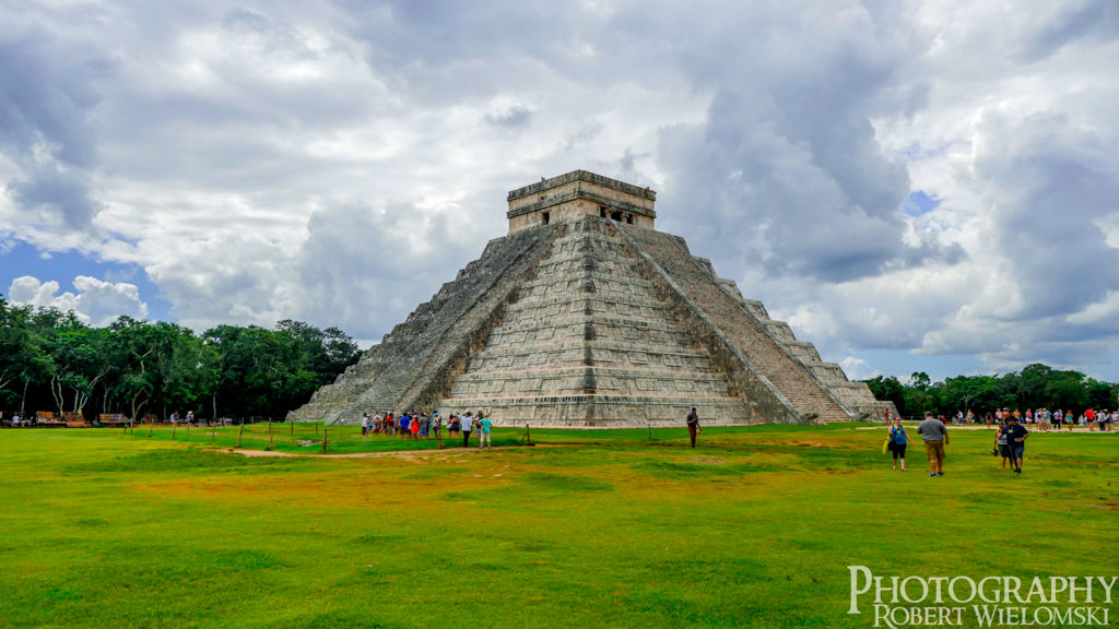 Kukulcan EL Castillo pyramid in Chichen Itza. best ruins in mexico
